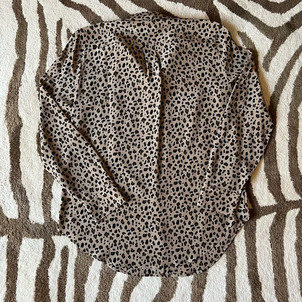 J Crew Silk Button Up Shirt in Leopard 4 - Picture 4 of 8